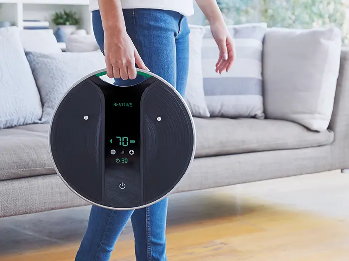 Medic coach device in a lifestyle setting 