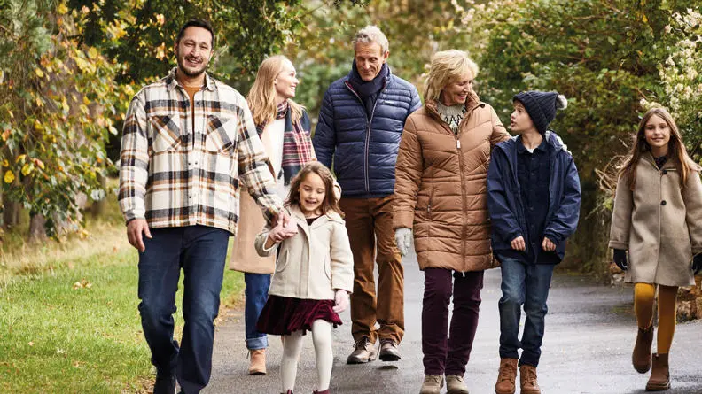 Blog_Christmas_Gifting_walkinginthepark_desktop