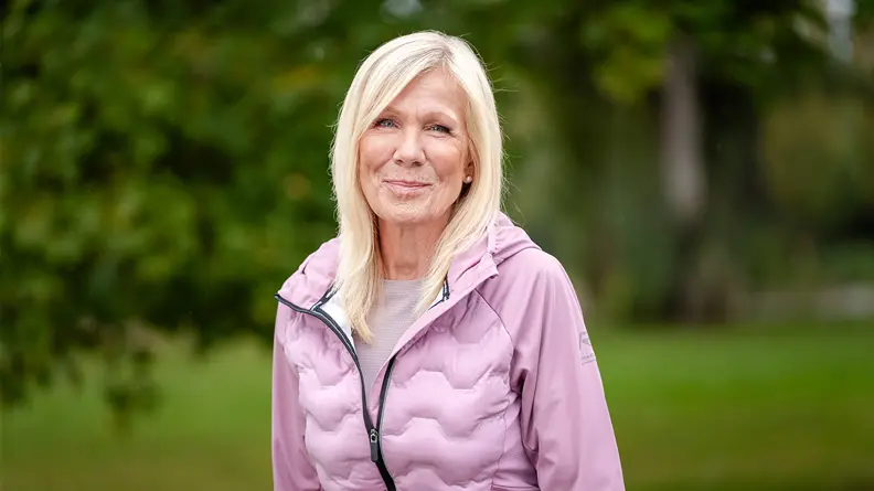 Ulrike-19725321-walking-with-thumbnail