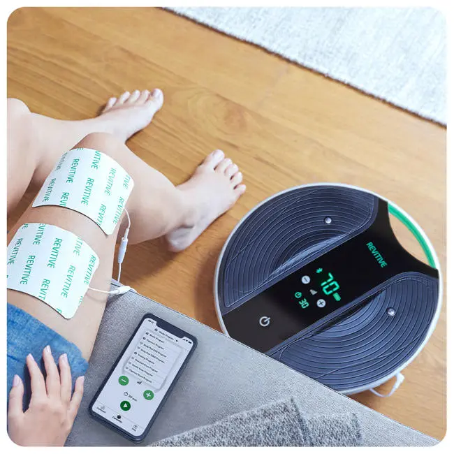 Medic coach on the floor with a woman next to it using thigh pads