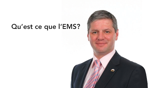  Le professeur Mark Whiteley explique EMS